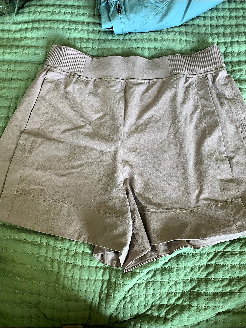 lululemon Stretch Woven Relaxed-Fit High-Rise Short 4" Beige Large